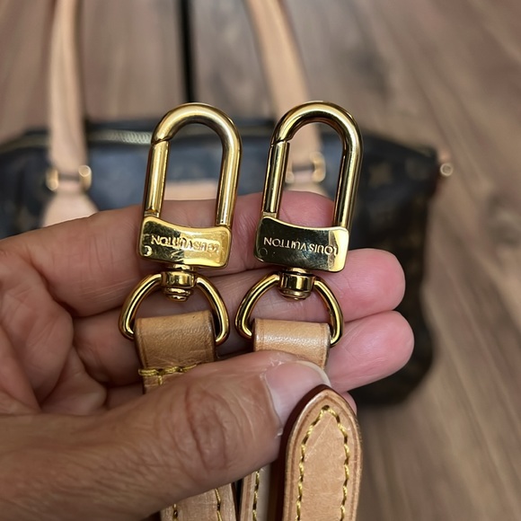 A92- 💯% authentic Louis Vuitton Rivori MM - Picture 14 of 16